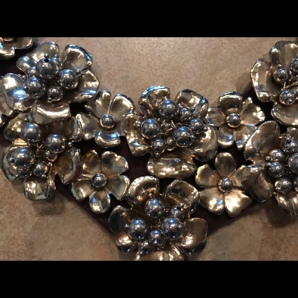 💥SOLD💥 Two Tone Floral Ribbon Natasha Necklace - Picture 3 of 4